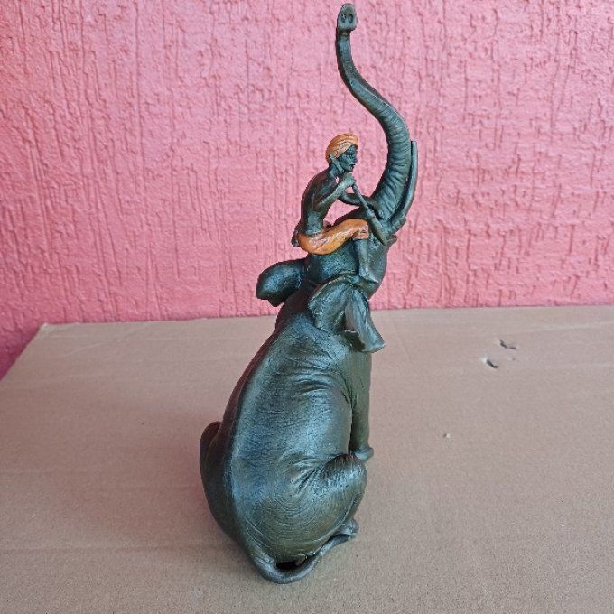 BD39.Bronze d'éléphant avec son Cornac