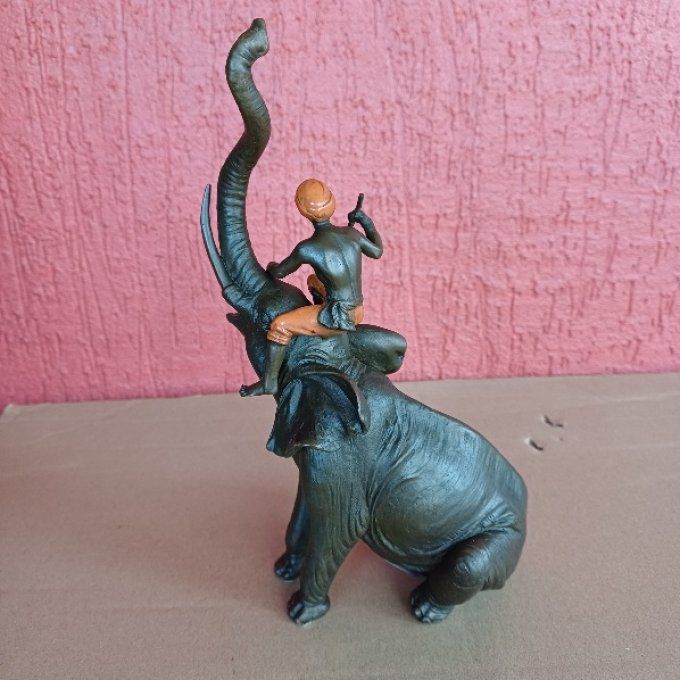BD39.Bronze d'éléphant avec son Cornac