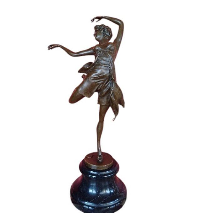 BD07. Bronze sur marbre d'une danseuse