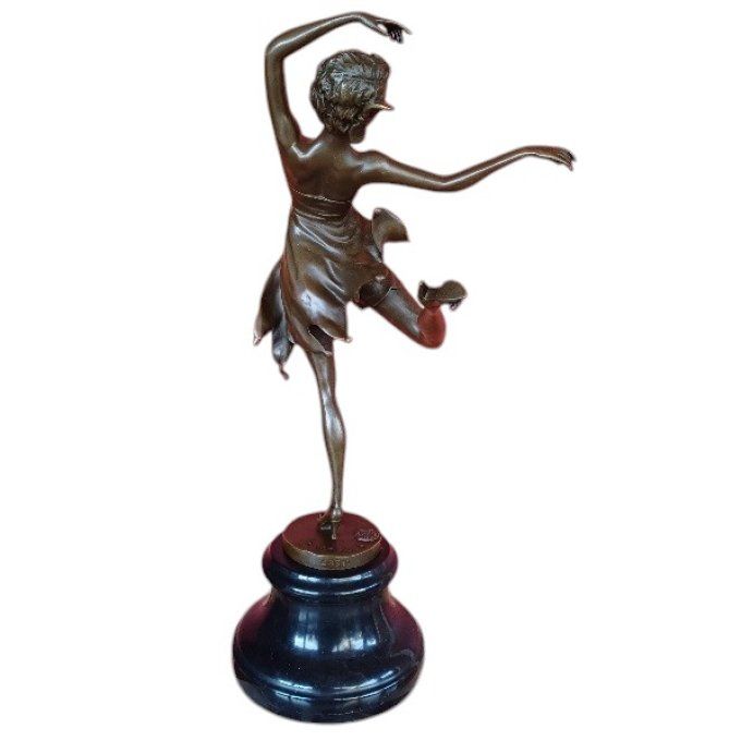 BD07. Bronze sur marbre d'une danseuse