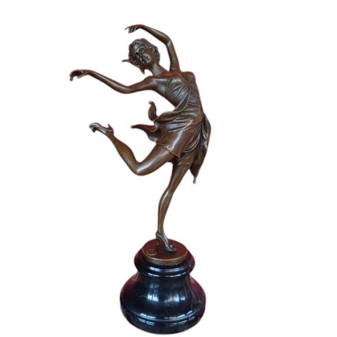 BD07. Bronze sur marbre d'une danseuse