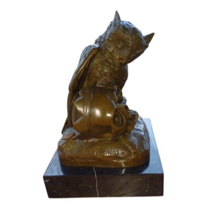 BA24.Bronze sur marbre d'un Hibou avec un crane