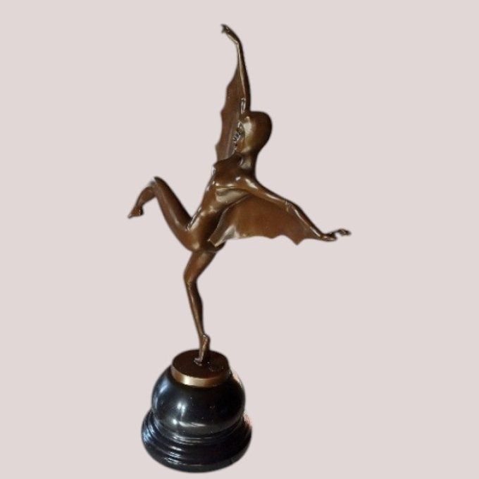 BD25. Bronze sur marbre "Batwoman "