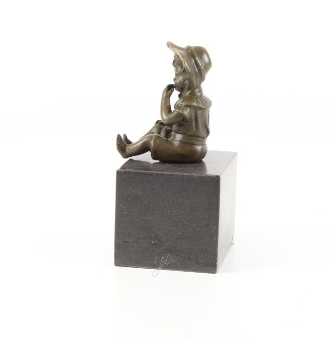 BD29. Bronze sur marbre Petite fillette au chapeau