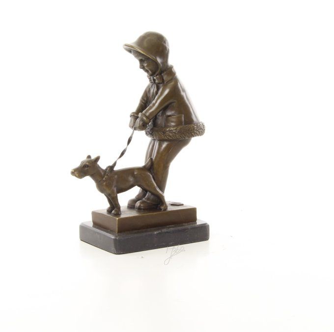 BD10.Bronze sur marbre fille et son chien