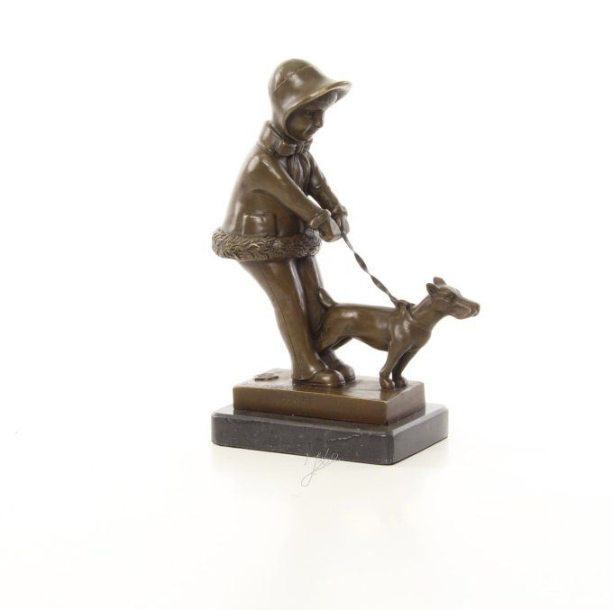 BD10.Bronze sur marbre fille et son chien