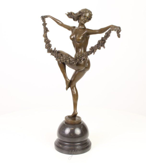 BD39. Exceptionnel bronze sur marbre d'une danseuse