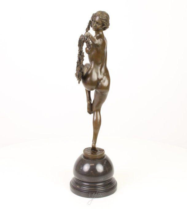 BD39. Exceptionnel bronze sur marbre d'une danseuse