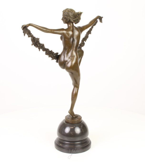 BD39. Exceptionnel bronze sur marbre d'une danseuse
