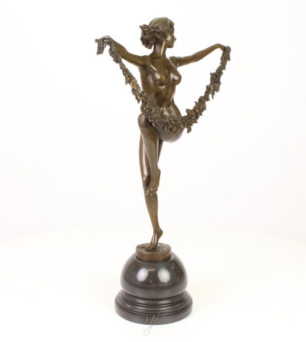BD39. Exceptionnel bronze sur marbre d'une danseuse