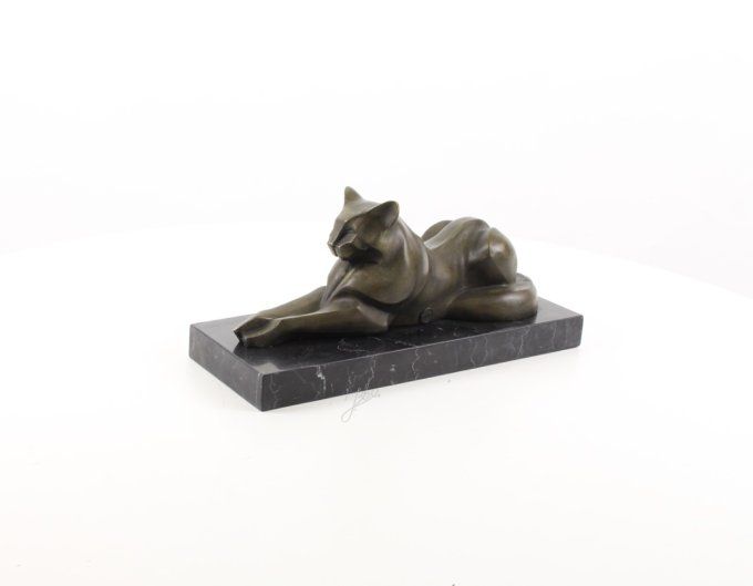BA25. Bronze sur marbre d'un chat couché