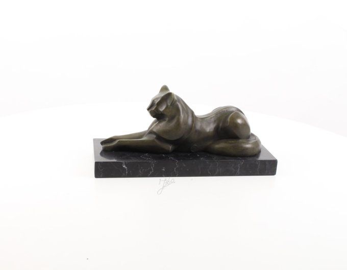 BA25. Bronze sur marbre d'un chat couché