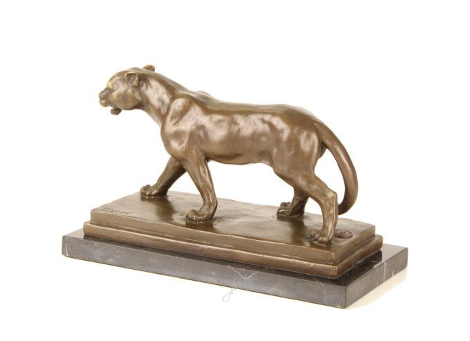 BA04.Bronze sur marbre d'une lionne