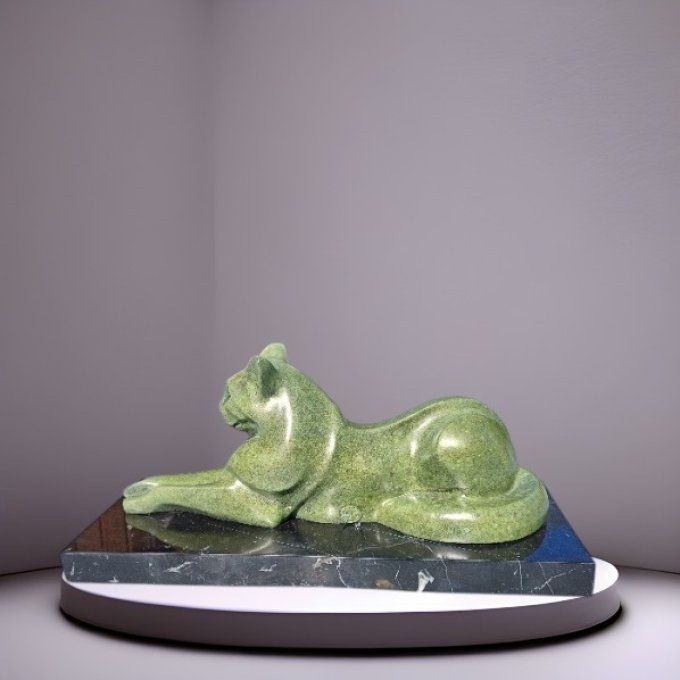 BA36. Bronze sur marbre d'un Chat avec une patine verte