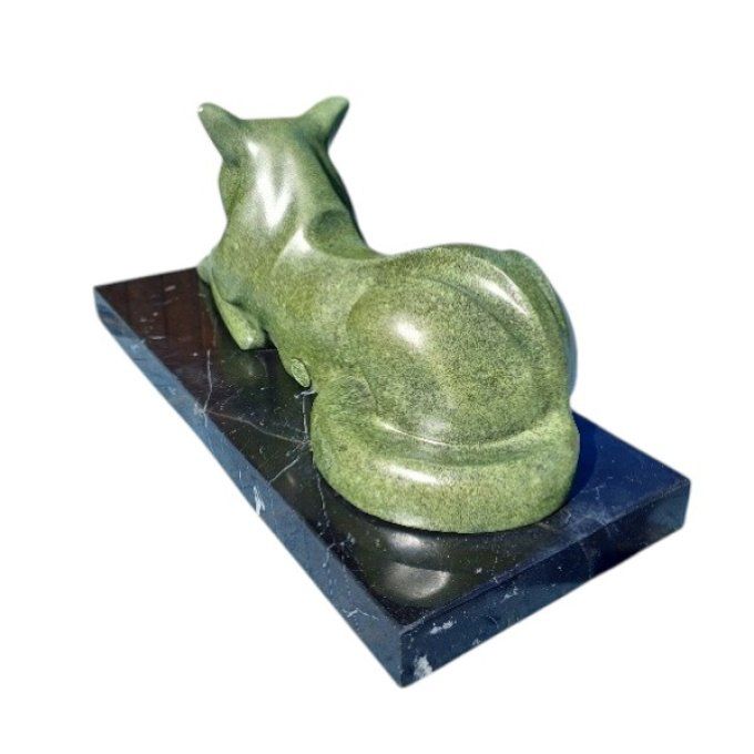 BA36. Bronze sur marbre d'un Chat avec une patine verte