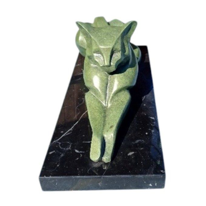 BA36. Bronze sur marbre d'un Chat avec une patine verte