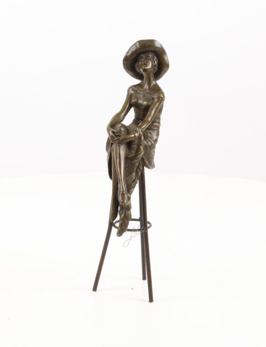BD13.Femme au chapeau sur tabouret