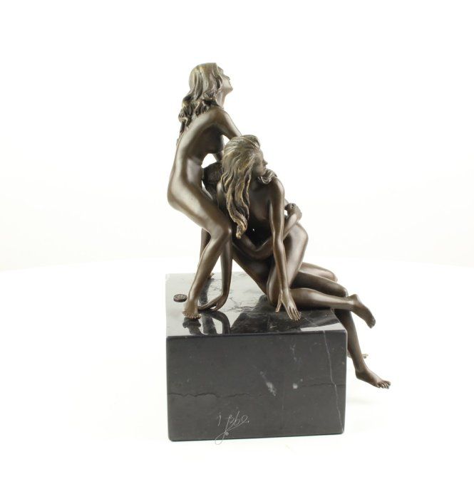 BE04. Troupe érotique