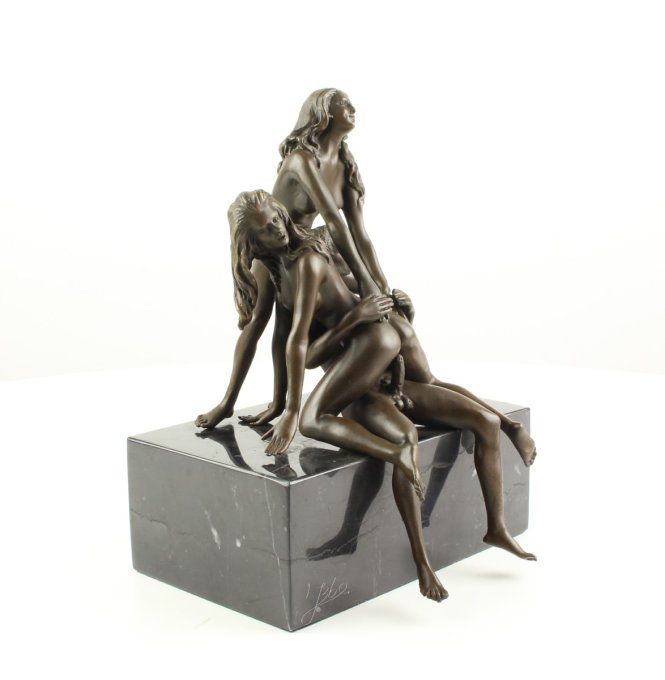 BE04. Troupe érotique