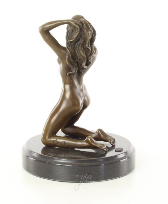 BE28.Bronze sur marbre Femme nue à genoux