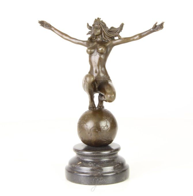 BD32. Bronze sur marbre Déesse sur le monde