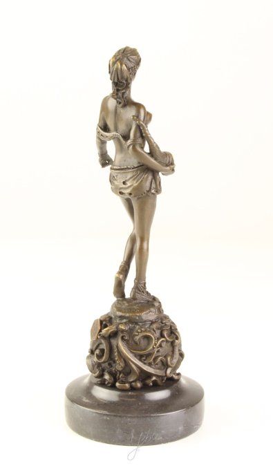 BD31. Bronze sur marbre d'une amazone