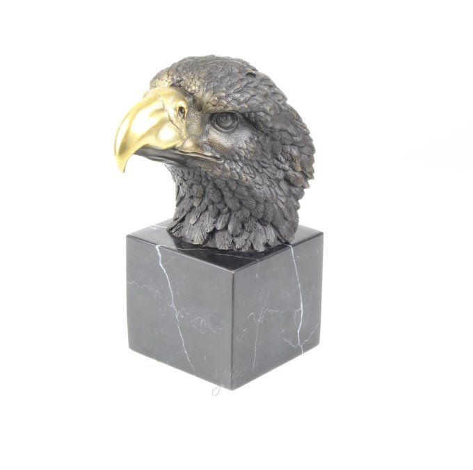 BA37.Bronze sur marbre d'une tête d'aigle