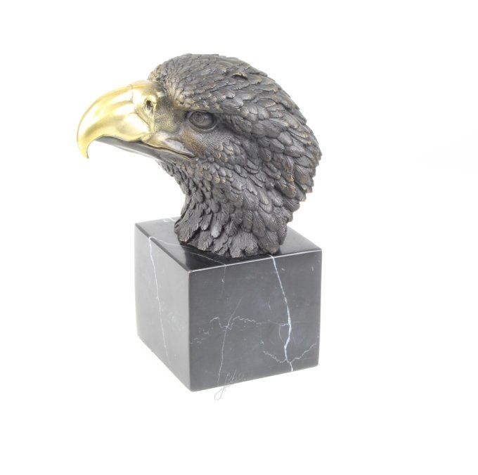 BA37.Bronze sur marbre d'une tête d'aigle