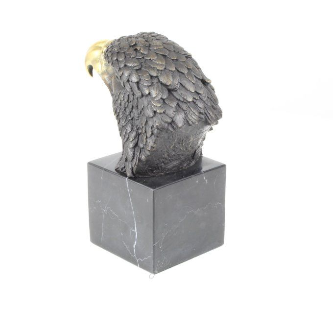 BA37.Bronze sur marbre d'une tête d'aigle