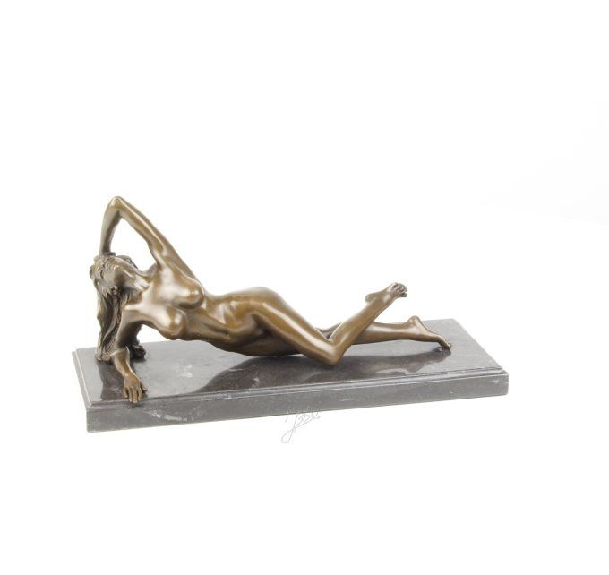 BE30.Bronze sur marbre femme nue allongée