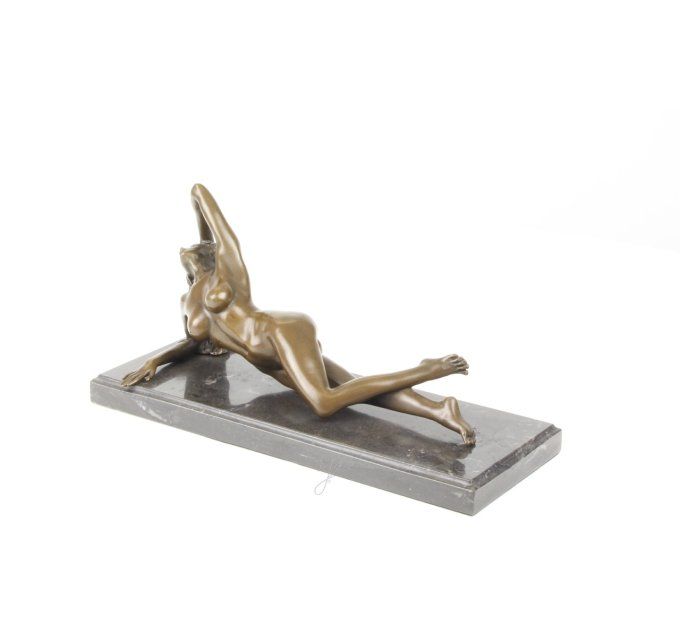 BE30.Bronze sur marbre femme nue allongée