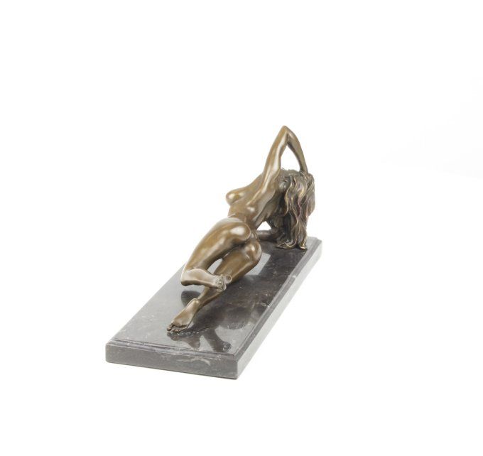 BE30.Bronze sur marbre femme nue allongée
