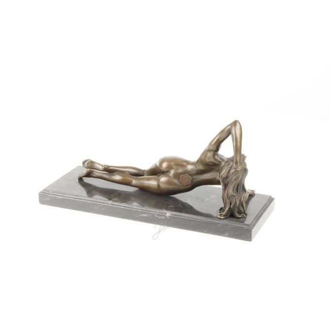 BE30.Bronze sur marbre femme nue allongée