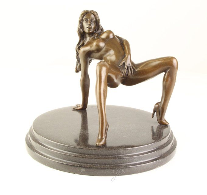 BE17.Bronze sur marbre d'une femme nue