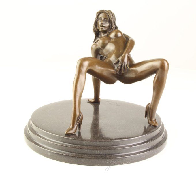 BE17.Bronze sur marbre d'une femme nue