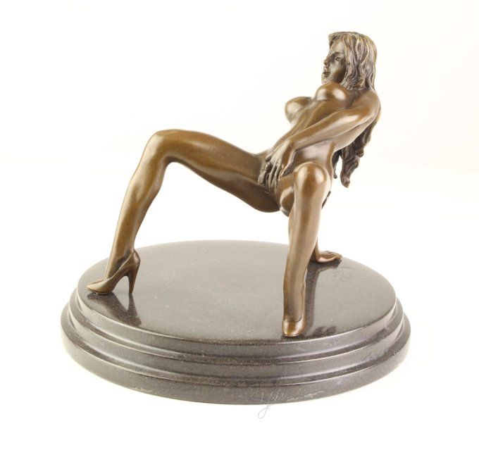BE17.Bronze sur marbre d'une femme nue