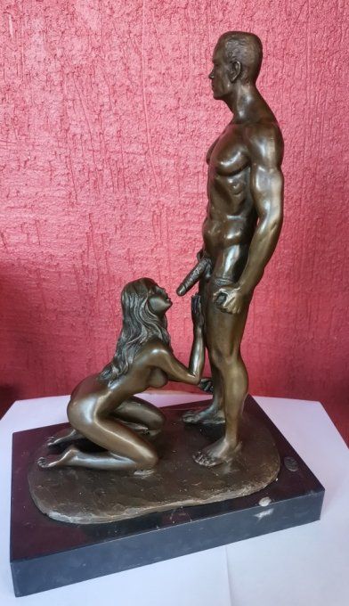 BE06. Bronze sur marbre homme et femme