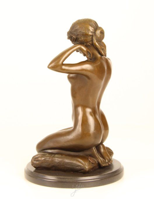 BE23.Bronze sur marbre d'une femme nue au collier