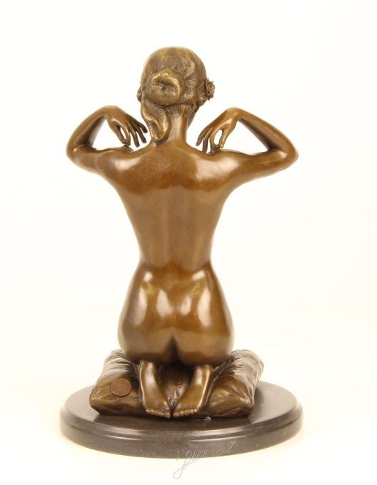 BE23.Bronze sur marbre d'une femme nue au collier