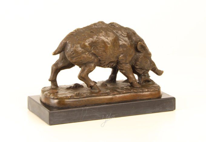 BA02: bronze sur marbre d'un sanglier