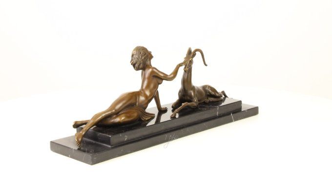 BD36.Bronze sur marbre d'un amazone et une antilope