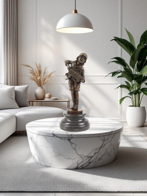 BD21. Jeune garçon jouant de l'accordéon