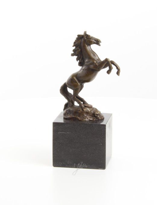 BA27. Bronze sur marbre cheval cabré