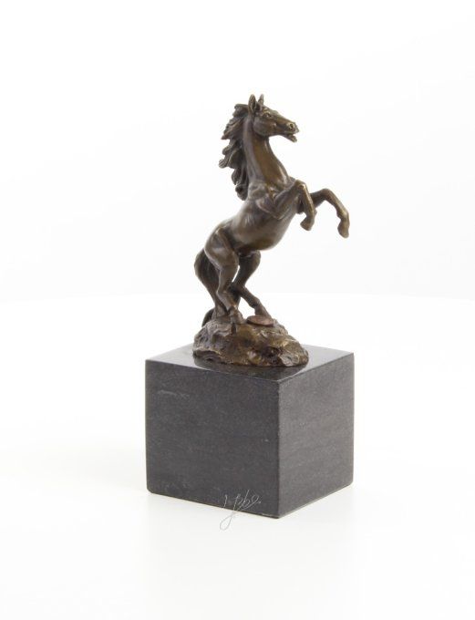 BA27. Bronze sur marbre cheval cabré