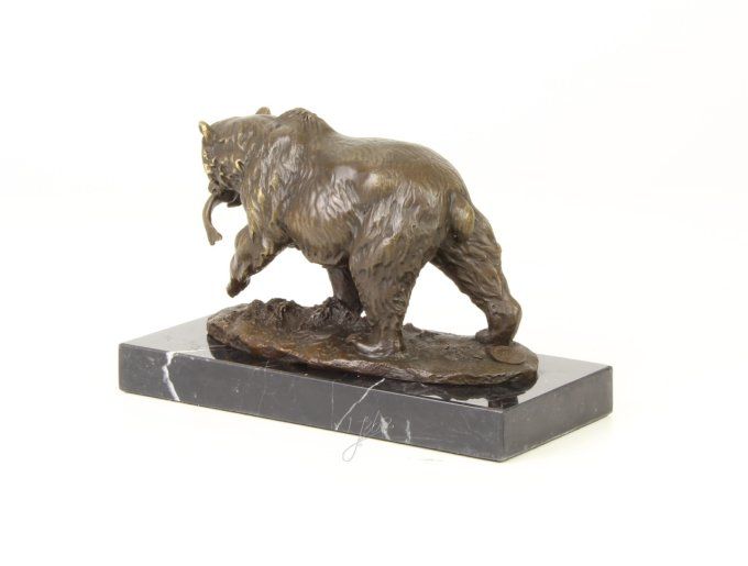 BA33.Bronze sur marbre d'un Ours pêcheur