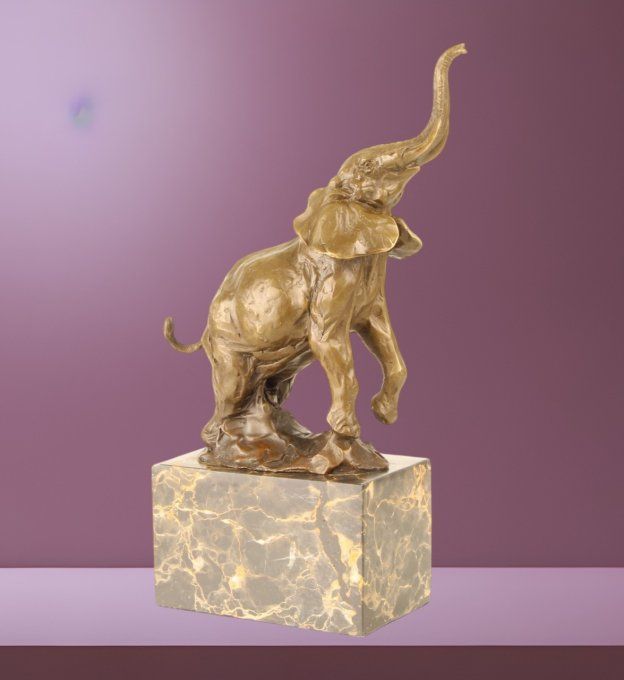 BA15. Bronze sur marbre d'un éléphant