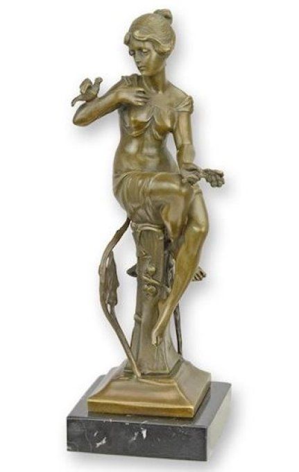 BD02.Bronze sur marbre d'une déesse avec son arc