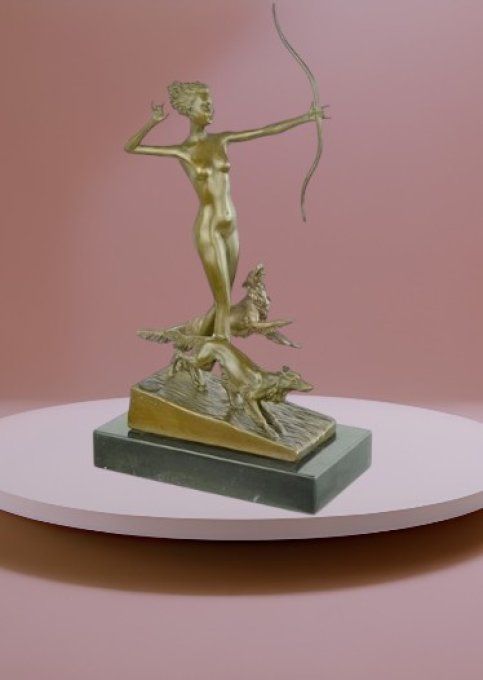 BD06.Bronze sur marbre Diane à la chasse