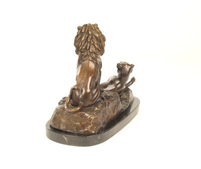 BA30.Exceptionnel bronze sur marbre d'un lion et sa lionne