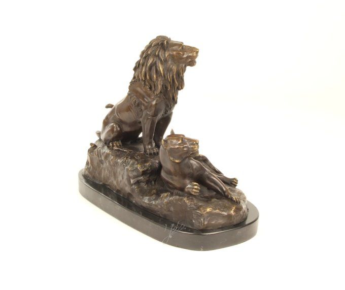 BA30.Exceptionnel bronze sur marbre d'un lion et sa lionne